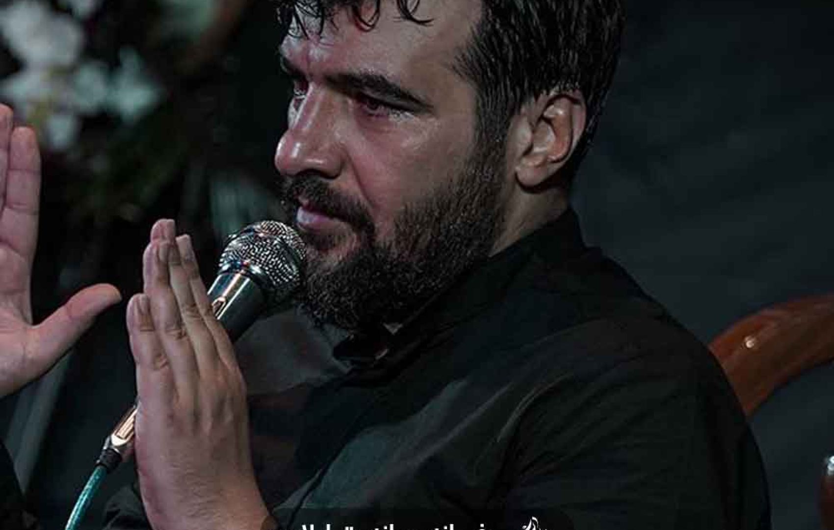 دور خونه ی علی معتکفم